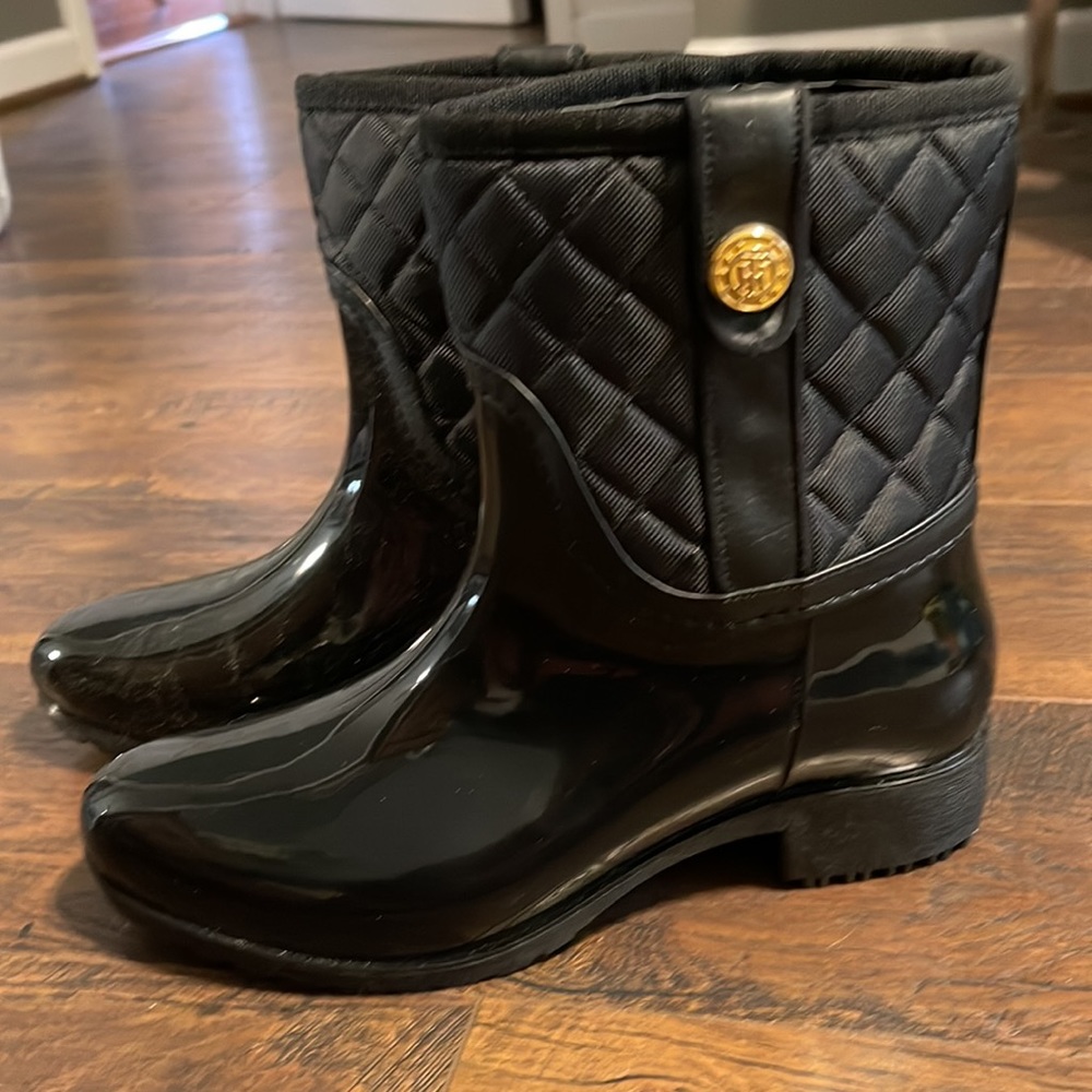 NEVER WORN Tommy Hilfiger quilted rain boots